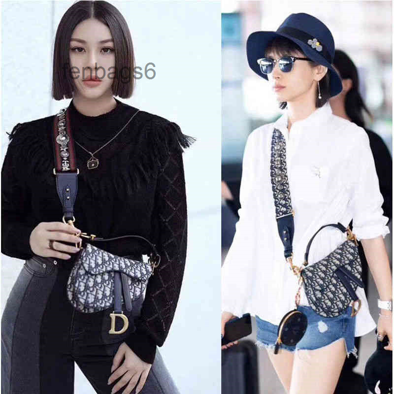 Montaigne Saddles 2022 Crossbody Designer Bags Handbags Dio D-shaped Saddle Women's Canvas Embroidery Shoulder Slant Cross Portable Christians, Sky blue
Montaigne Saddles 2022 Crossbody Designer Bags Handbags Dio D-shaped Saddle Women's Canvas Embroidery Shoulder Slant Cross Portable Christians, Sky blue