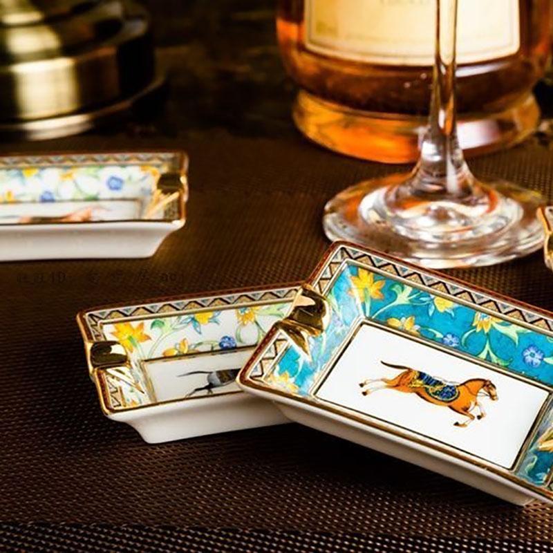 classic Ash Tray Portable Ceramic Large Cigar Ashtray Gold Accessories Home Smoking Pocket Cigarette Tray Office Table Decoration
classic Ash Tray Portable Ceramic Large Cigar Ashtray Gold Accessories Home Smoking Pocket Cigarette Tray Office Table Decoration