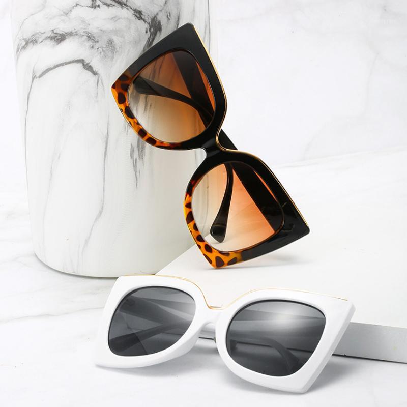 2020 Fashion Square Sunglasses Women Luxury Vintage Brand Designer Eyeglasses Retro Mirror Feminino UV4001
2020 Fashion Square Sunglasses Women Luxury Vintage Brand Designer Eyeglasses Retro Mirror Feminino UV4001