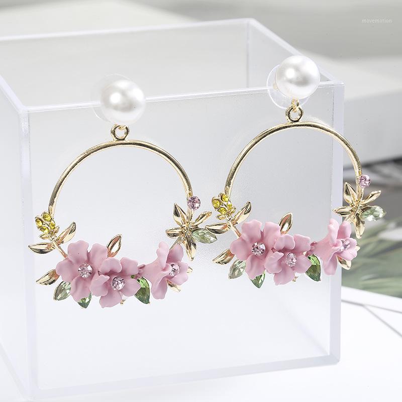 Korean Fashion Flower Earrings 2020 New Elegant Big Round Flower Ladies Earrings Fashion Simulation Pearl Boucle D'oreille1
Korean Fashion Flower Earrings 2020 New Elegant Big Round Flower Ladies Earrings Fashion Simulation Pearl Boucle D'oreille1