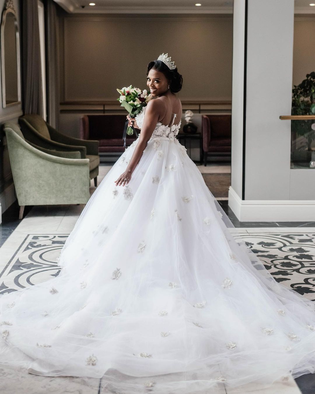 Gorgeous South African A Line Wedding Dresses Sweetheart Neck 3D Lace Appliques Bridal Gowns Princess Sweep Train Wedding Dress