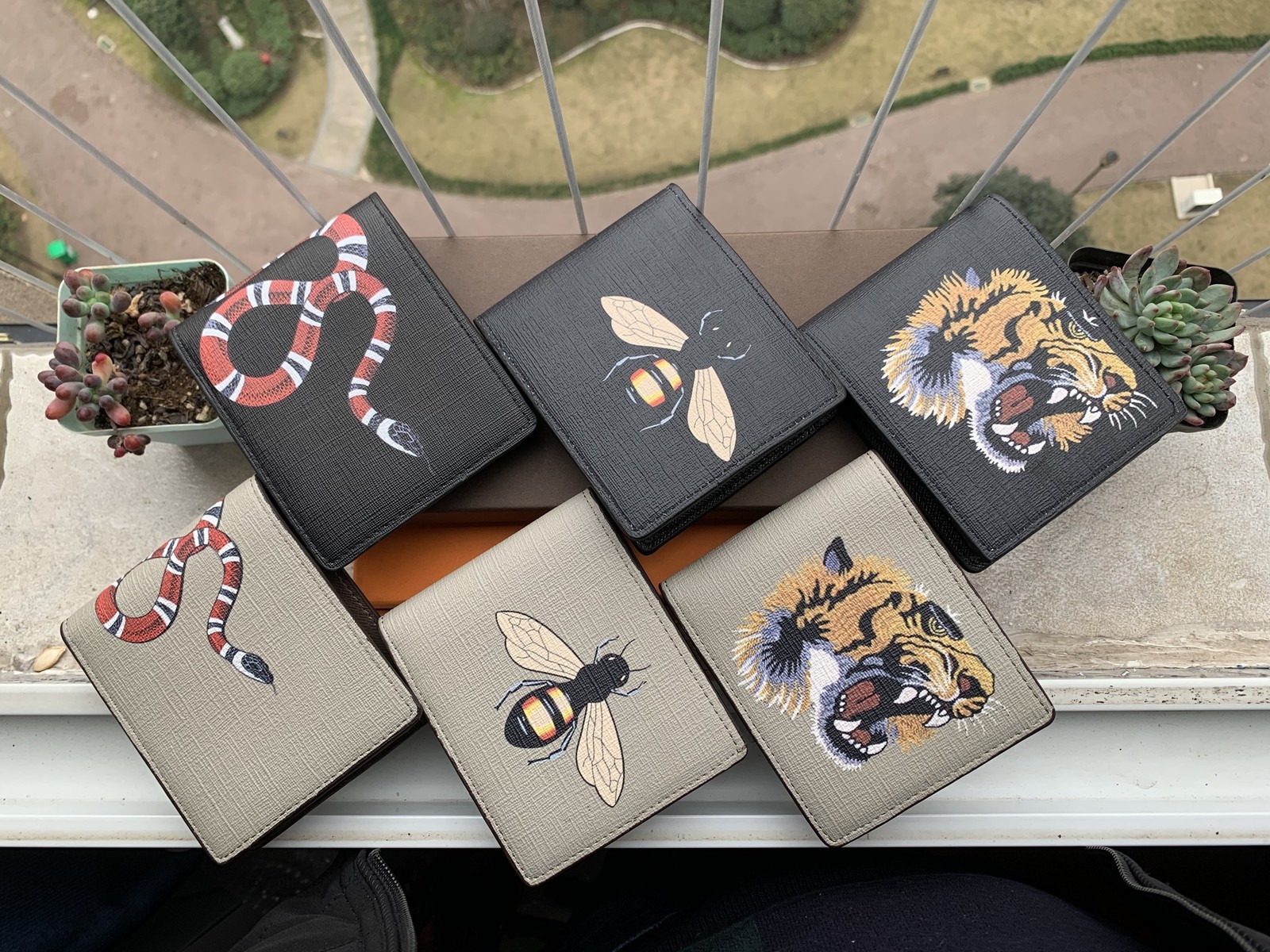 High quality men animal Short Wallet Leather black snake Tiger bee Wallets Women Long Style Purse Wallet card Holders with Cards gift, Apricot / snake
High quality men animal Short Wallet Leather black snake Tiger bee Wallets Women Long Style Purse Wallet card Holders with Cards gift, Apricot / snake