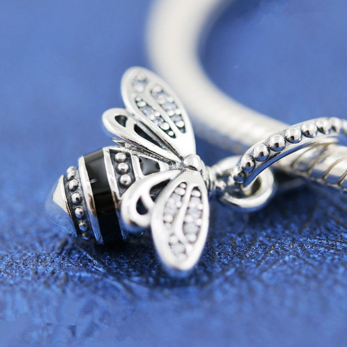 925 Sterling Silver Queen Bee Pendant Dangle Charm Bead For European Jewelry Charm Bracelets
925 Sterling Silver Queen Bee Pendant Dangle Charm Bead For European Jewelry Charm Bracelets