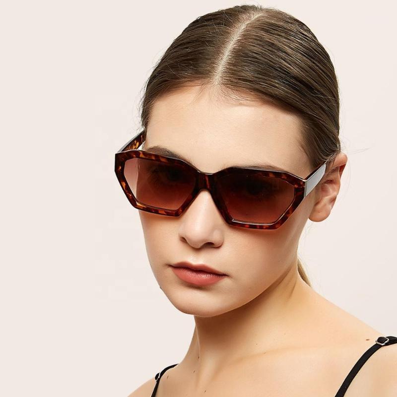 Sunglasses Designer 2021 High Quality Polygon Brown Oversize Big Women Trendy Socks Futuristic Luxury Glasses1
Sunglasses Designer 2021 High Quality Polygon Brown Oversize Big Women Trendy Socks Futuristic Luxury Glasses1