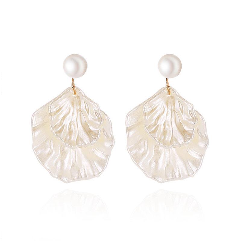 FUN-BEAUTY 2020 New Ladies Pearl Shell Temperament Earrings Hot Selling Simple Wild Earrings Sweet Shell Earstuds
FUN-BEAUTY 2020 New Ladies Pearl Shell Temperament Earrings Hot Selling Simple Wild Earrings Sweet Shell Earstuds