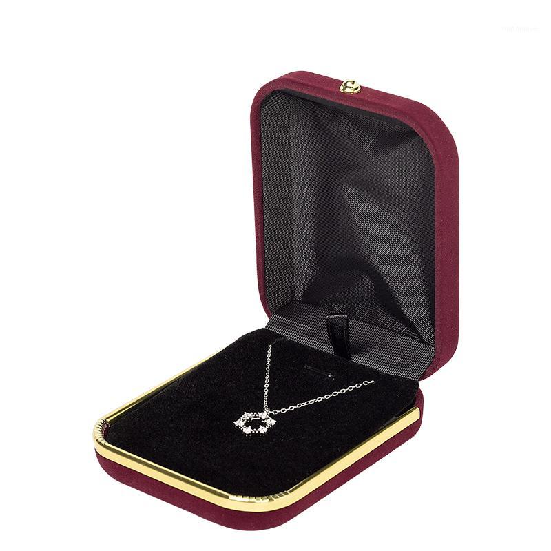 Popular New 2020 Jewelry box with gold frame Packaging wedding ring Pendant Bracelet Watch for Attractive Female1
Popular New 2020 Jewelry box with gold frame Packaging wedding ring Pendant Bracelet Watch for Attractive Female1