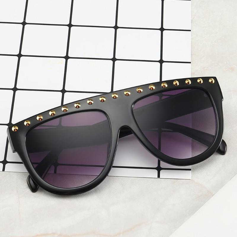 Sunglasses PAMASEN Big Frame Rivet Sun Glasses For Female Grandient Anti-glare UV4001
Sunglasses PAMASEN Big Frame Rivet Sun Glasses For Female Grandient Anti-glare UV4001