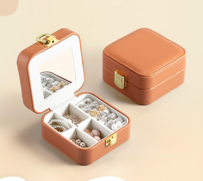 Jewelry Box Portable Travel Storage Boxes Organizer PU Leather Display Storage Case Necklace Earrings RingHolder Gift Box SEA SHIP DHC4848, As pics
Jewelry Box Portable Travel Storage Boxes Organizer PU Leather Display Storage Case Necklace Earrings RingHolder Gift Box SEA SHIP DHC4848, As pics