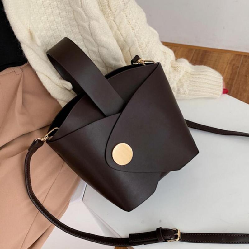 2021 retro fashion women handbag bucket bag high quality PU leather women designer handbag travel shoulder messenger bag, Black
2021 retro fashion women handbag bucket bag high quality PU leather women designer handbag travel shoulder messenger bag, Black