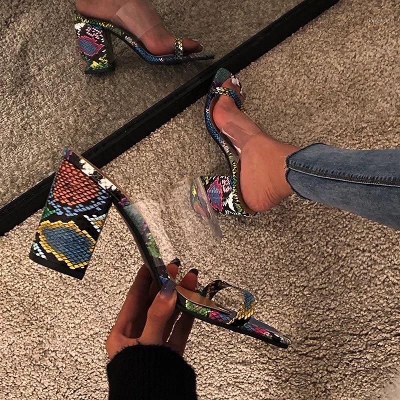 2020 Summer Leisure Pvc Slippers Women Flip Flop High-heeled Fashion Wild Waterproof Platform Slippers Outdoor Plus Size 35-421, Black
2020 Summer Leisure Pvc Slippers Women Flip Flop High-heeled Fashion Wild Waterproof Platform Slippers Outdoor Plus Size 35-421, Black