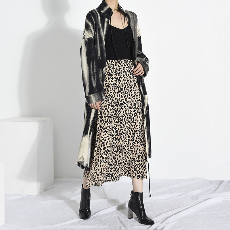 [EAM] Women Black Printed Big Size Long Trench New Stand Collar Long Sleeve Loose Windbreaker Fashion Spring Autumn LJ201128