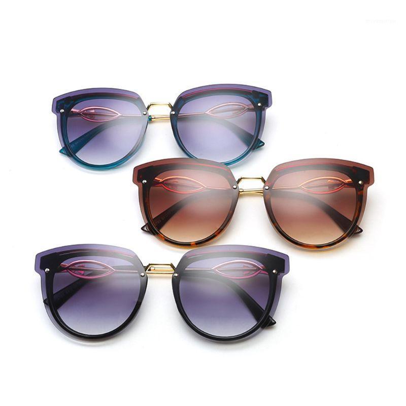 New Fashion Women Sunglasses Large Framed Imitation Diamonds Lady Sun Glasses Trend Style Eyeglasses D08E1
New Fashion Women Sunglasses Large Framed Imitation Diamonds Lady Sun Glasses Trend Style Eyeglasses D08E1