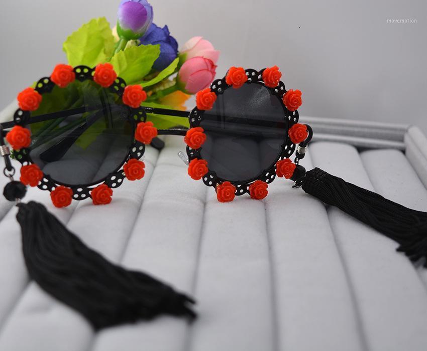 Retro Brand Design Women Sunglasses Flower Tassel Chain Frame Sun Glasses Baroque Vintage Round Ladies Sunglasses Gafas De Sol1
Retro Brand Design Women Sunglasses Flower Tassel Chain Frame Sun Glasses Baroque Vintage Round Ladies Sunglasses Gafas De Sol1