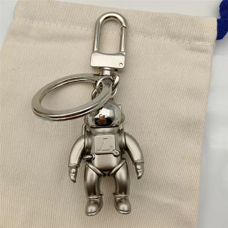 Fashion Keychain Brand Designer Key Chain Mens Luxury Car Keyring Characters Womens L Keychains Men Women Bags Pendant Accessories 2203102D
Fashion Keychain Brand Designer Key Chain Mens Luxury Car Keyring Characters Womens L Keychains Men Women Bags Pendant Accessories 2203102D