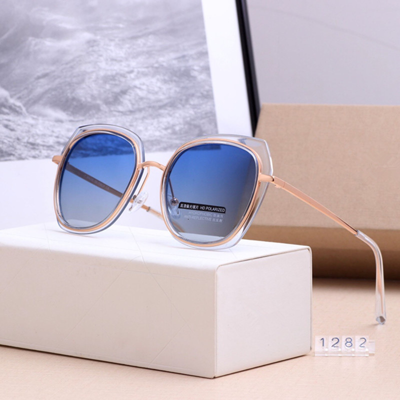 2021 New Women Aviation Pilot Vintage Luxury Italy Brand Designer Men Shades Tinted Lens Sexy Female Sunglasses Boxs 336g
2021 New Women Aviation Pilot Vintage Luxury Italy Brand Designer Men Shades Tinted Lens Sexy Female Sunglasses Boxs 336g