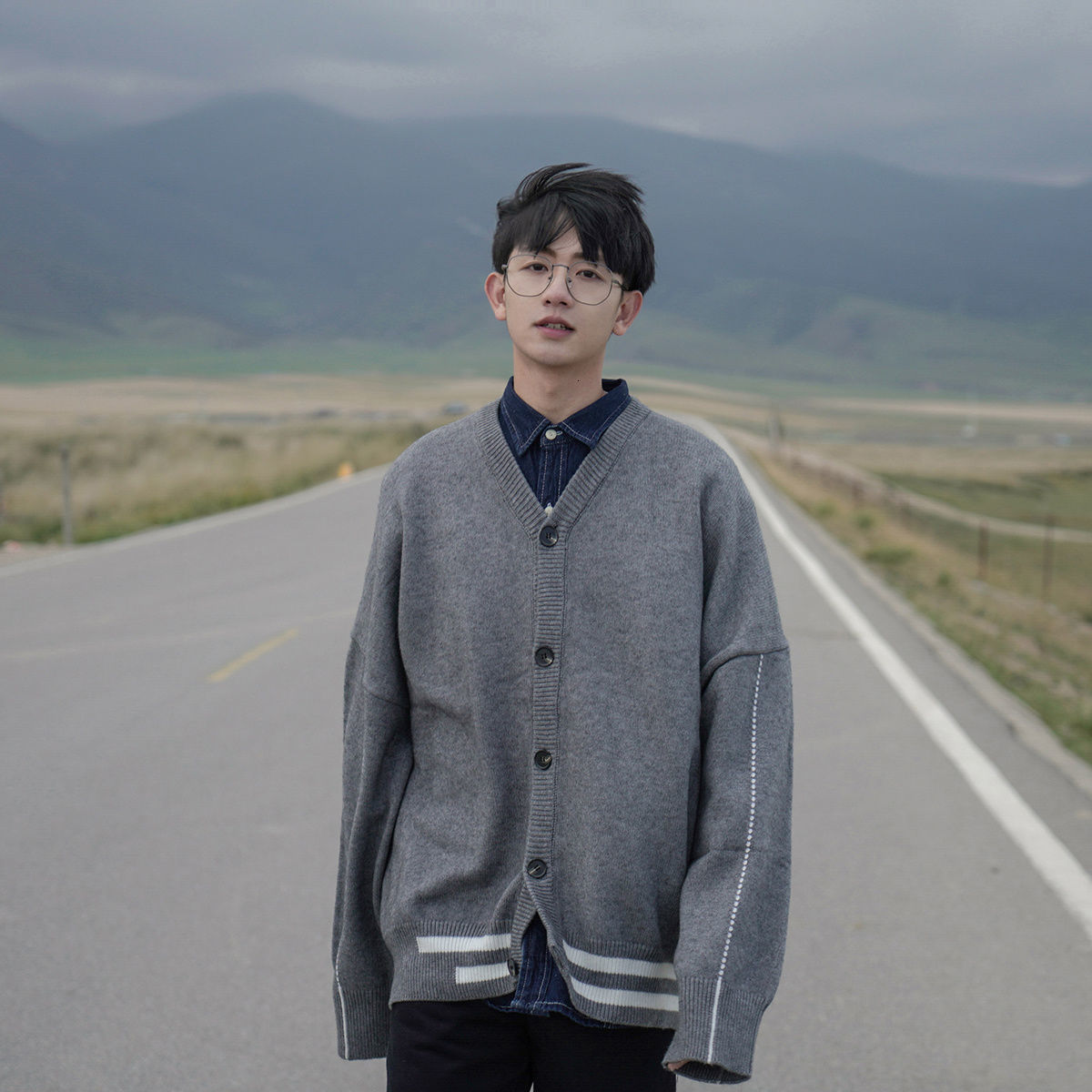 2021 High quality Men's Blouse Loosed Academic Style Japanese Cardigan Retro Autumn Sweat Shirt U1QA
2021 High quality Men's Blouse Loosed Academic Style Japanese Cardigan Retro Autumn Sweat Shirt U1QA