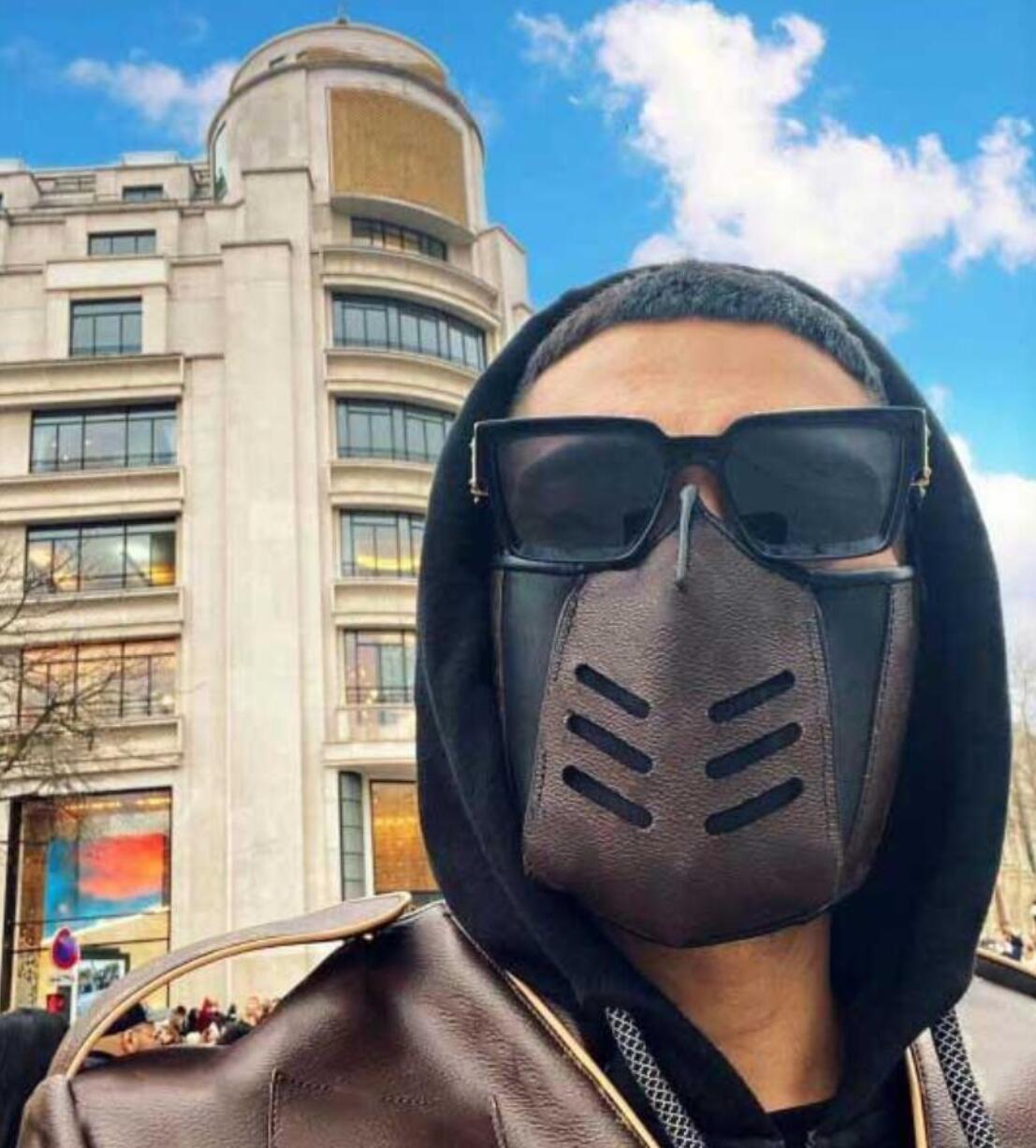 New Arrival Lovers Half Face Mouth Cover Mask Designer Trend Cover Leather Ladies Handbag Fashion Tote Bags Womens And Mens Masks NO BOX, Silver
New Arrival Lovers Half Face Mouth Cover Mask Designer Trend Cover Leather Ladies Handbag Fashion Tote Bags Womens And Mens Masks NO BOX, Silver