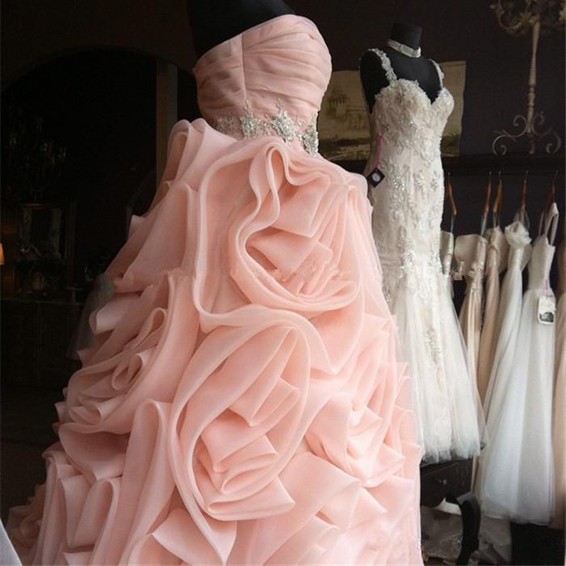 Fashion Designer Strapless Pink Wedding Dresess Ruched Ruffle Skirt Sleeveless Long Garden Bridal Gowns Sweep Train Beach Vestidos De Novia