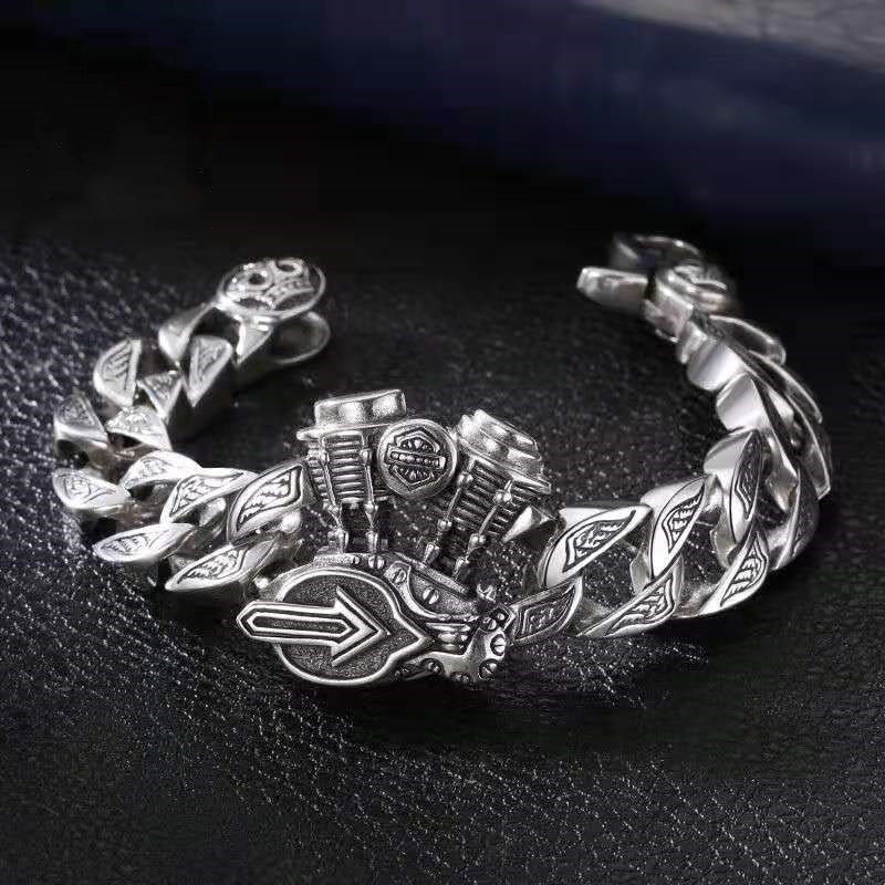 Punk style male personality domineer tiger head bracelet European and American motorcycle engine bracelet free shipping
Punk style male personality domineer tiger head bracelet European and American motorcycle engine bracelet free shipping