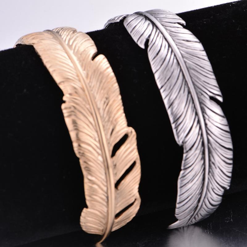 High-end Temperament Feather Open Titanium Steel Aesthetic Retro Bracelet Men&Women Couple Fashion Bracelet Unique Gift Jewelry
High-end Temperament Feather Open Titanium Steel Aesthetic Retro Bracelet Men&Women Couple Fashion Bracelet Unique Gift Jewelry