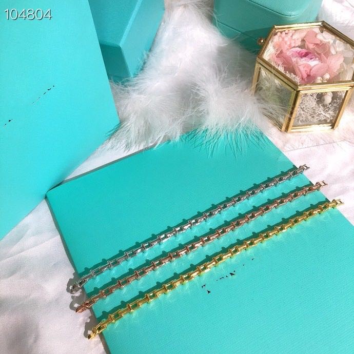 Luxury Hardware Brand Classic Desigenr Copper Yellow Gold Round Square Hollow Buckle Chain Charm Bracelet For Women Jewelry, Golden;silver
Luxury Hardware Brand Classic Desigenr Copper Yellow Gold Round Square Hollow Buckle Chain Charm Bracelet For Women Jewelry, Golden;silver