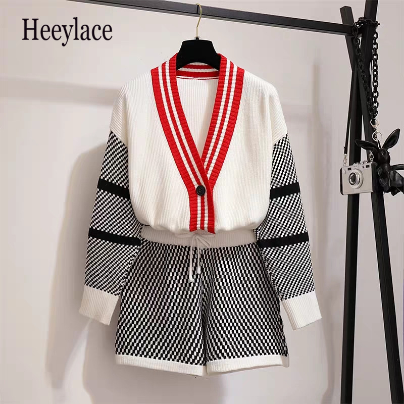 Plus Size V-collar Long-sleeved Outfit + Hot Shorts Women Autumn 2pcs Casual Sets New Fashion Knitting Jacket Shorts Set 201106, White
Plus Size V-collar Long-sleeved Outfit + Hot Shorts Women Autumn 2pcs Casual Sets New Fashion Knitting Jacket Shorts Set 201106, White