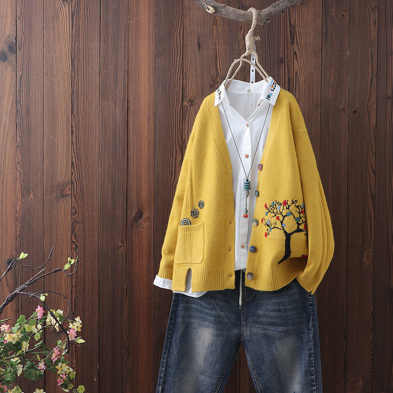 Women's long-sleeved knitted cardigan literary jacquard V-neck sweater coat autumn and winter new loose casual top clothing 201030