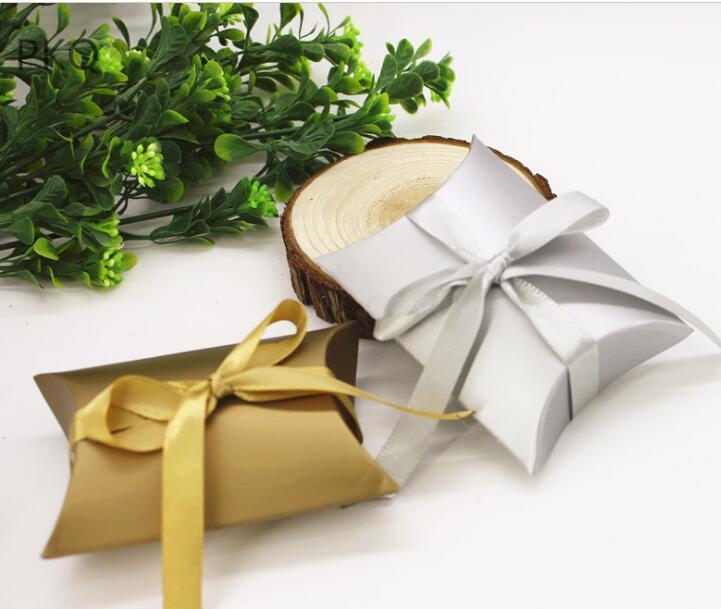 50pcs Gold Silver Small Paper Pillow Box Sweet Gift Candy Box With Ribbon Cookie Chocolate1
50pcs Gold Silver Small Paper Pillow Box Sweet Gift Candy Box With Ribbon Cookie Chocolate1