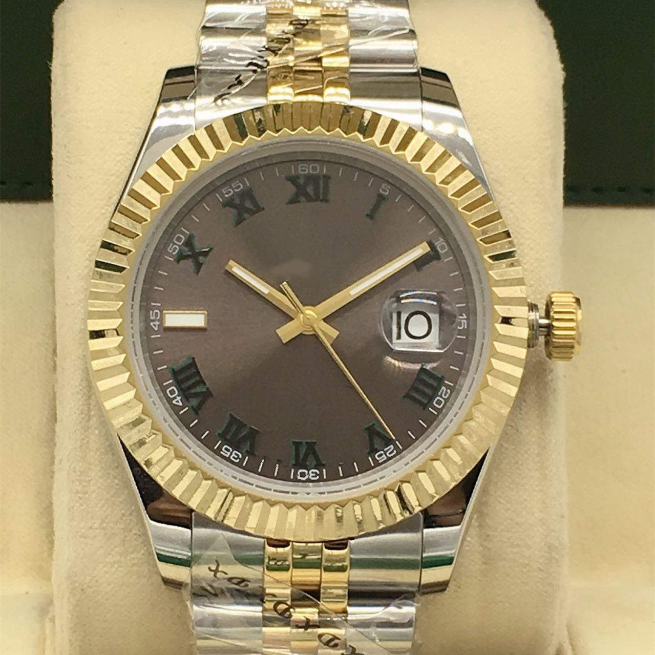 Luxury designer classic fashion automatic mechanical watch size 41mm Ceramic ring sapphire glass waterproof function
Luxury designer classic fashion automatic mechanical watch size 41mm Ceramic ring sapphire glass waterproof function