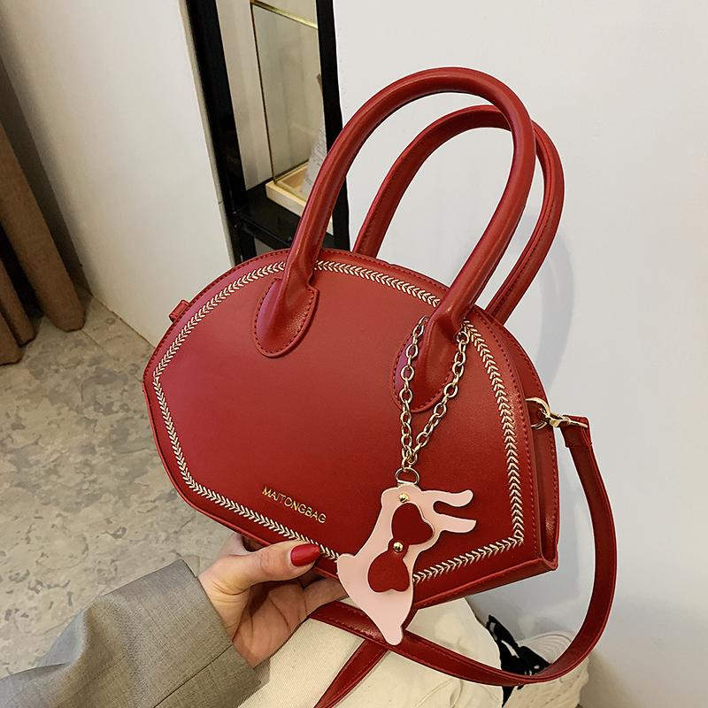 Niche Design Handbag 2021 Popular New Fashion Messenger Bag High-end Western Style Handbag Underarm Bag Dual-use Width: 27cm, Khaki
Niche Design Handbag 2021 Popular New Fashion Messenger Bag High-end Western Style Handbag Underarm Bag Dual-use Width: 27cm, Khaki