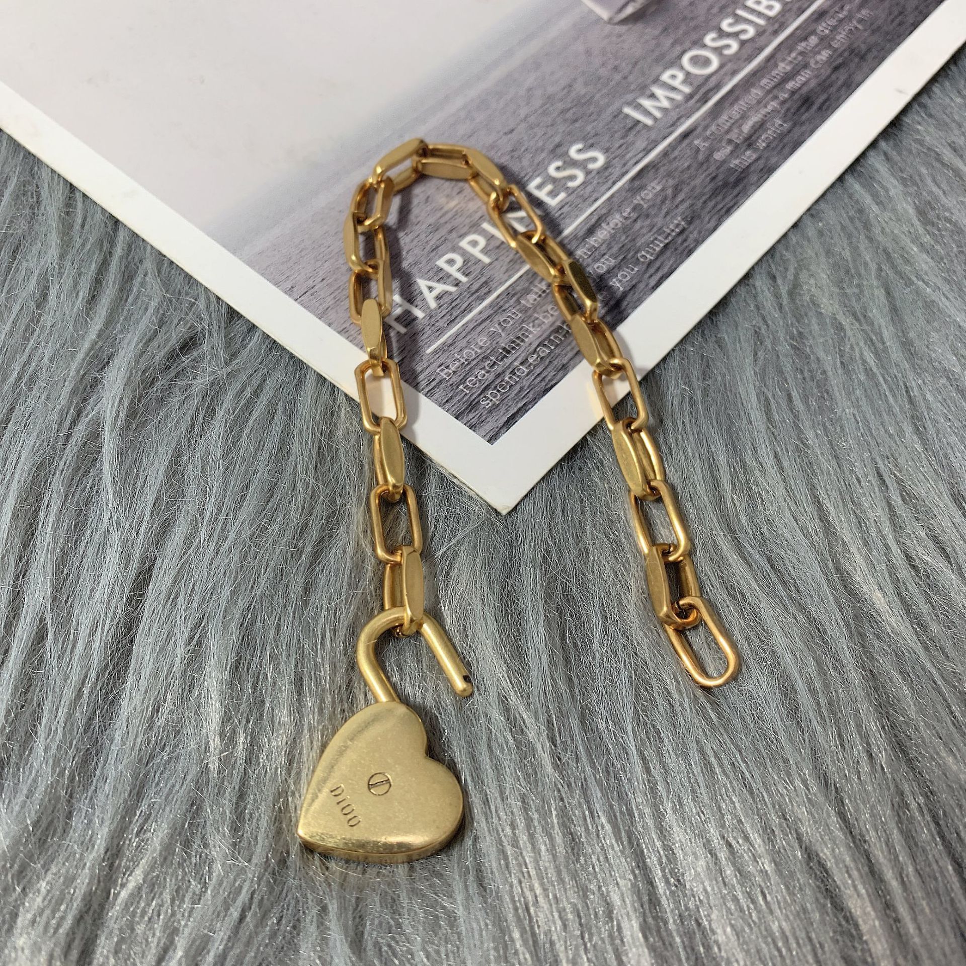 2020 new necklacecelebrity small exaggerated Love pendant bracelet chain set jewerly necklaces fashion mix and match jewlery free shipping, Silver
2020 new necklacecelebrity small exaggerated Love pendant bracelet chain set jewerly necklaces fashion mix and match jewlery free shipping, Silver