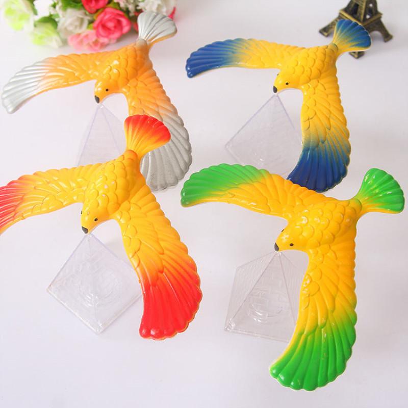 2020 Funny Amazing Balancing Eagle With Pyramid Stand Magic Bird Desk Kids Toy Fun Learn Dropshipping
2020 Funny Amazing Balancing Eagle With Pyramid Stand Magic Bird Desk Kids Toy Fun Learn Dropshipping