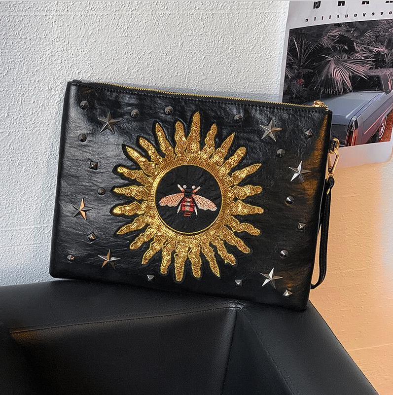 Factory wholesale men bag street trend rivet punk clutch embroidered mens envelope handbag outdoor leisure leather fashion shoulder bags, Black(boutique box)
Factory wholesale men bag street trend rivet punk clutch embroidered mens envelope handbag outdoor leisure leather fashion shoulder bags, Black(boutique box)
