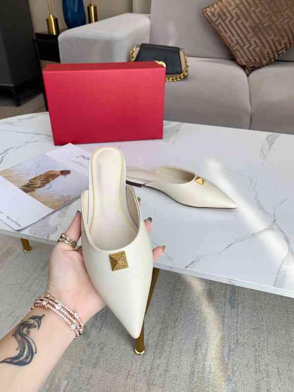 Slippers fashion spring/summer Tip toe cap Flat soles calfskin big rivet decoration avant-garde embellishment design come with Box SS1Y, 1# shoe box
Slippers fashion spring/summer Tip toe cap Flat soles calfskin big rivet decoration avant-garde embellishment design come with Box SS1Y, 1# shoe box