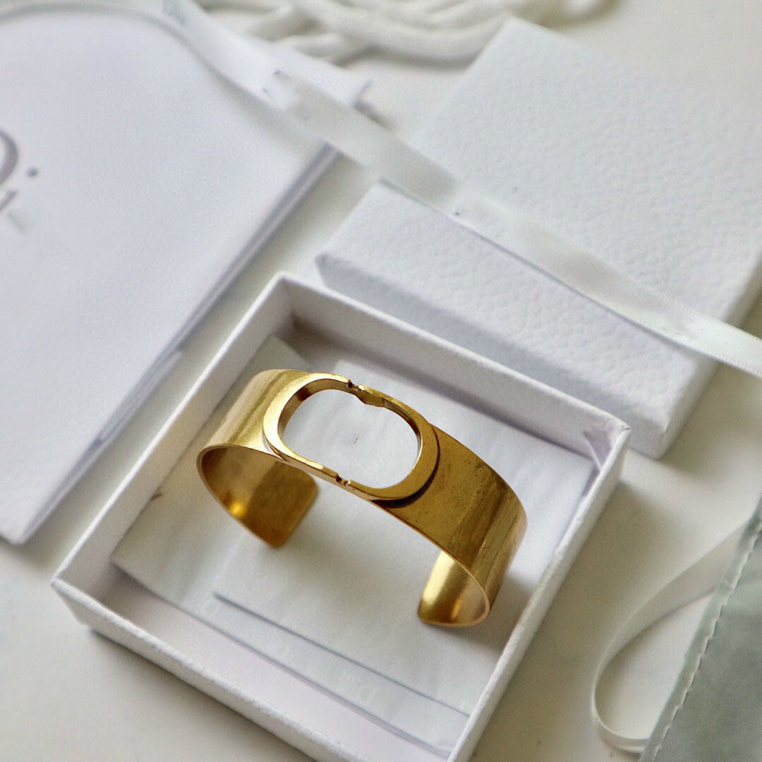 2020 bracelet women's elegant all-match exaggerated letter opening adjustable bracelet Internet celebrity
2020 bracelet women's elegant all-match exaggerated letter opening adjustable bracelet Internet celebrity