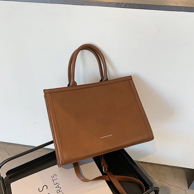 Designer Tote Shopper Bag women fashion Top Handle crossbody shoulder strap small Beach handbag letter Roma print PU leather Travel Luxury fends purse, Fedex shipping
Designer Tote Shopper Bag women fashion Top Handle crossbody shoulder strap small Beach handbag letter Roma print PU leather Travel Luxury fends purse, Fedex shipping