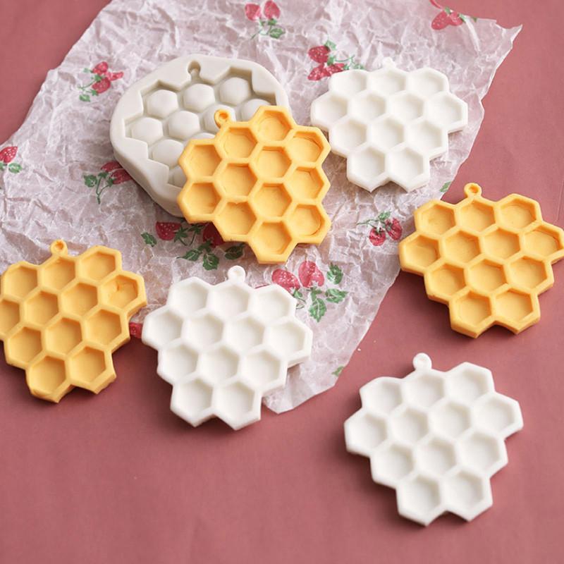 1PCS DIY Honeycomb Cakes Molds Silicone Mold Fondant Cake Chocolate Soap Candy Biscuit Sugar Mold Baking Kitchen Accessories
1PCS DIY Honeycomb Cakes Molds Silicone Mold Fondant Cake Chocolate Soap Candy Biscuit Sugar Mold Baking Kitchen Accessories
