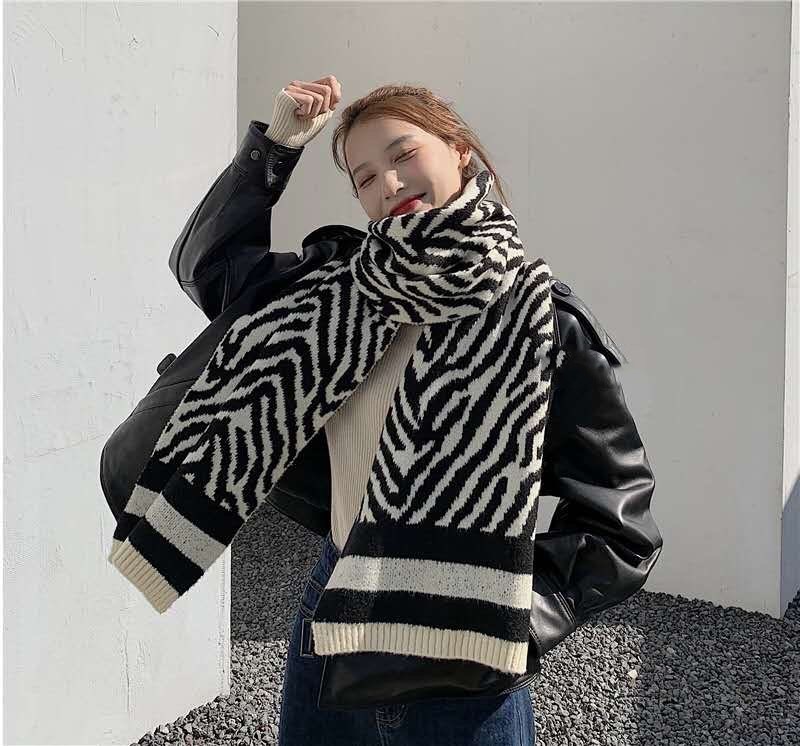 High grade brand cashmere scarf for women, plaid moon heart fashion printed bib, scarf 34*190cm with box