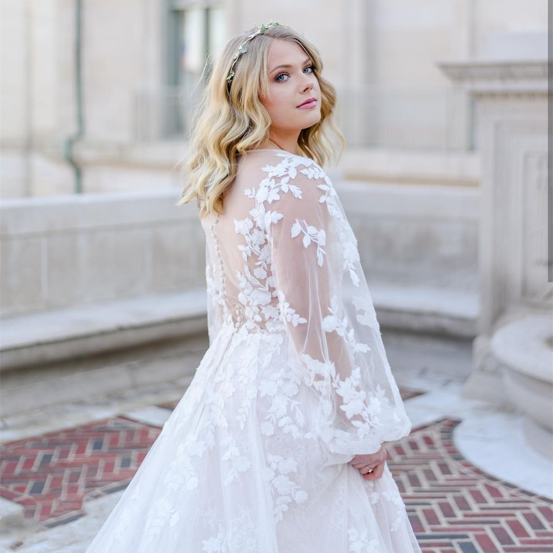Pretty Lace Country Wedding Dresses A Line New 2023 Illusion Puff Long Sleeve Garden Bridal Wedding Gowns Court Train V Neck Bride Dress