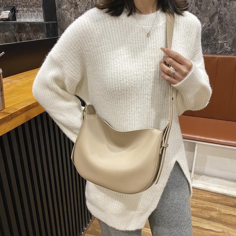 French Niche Fashion Messenger Bag Female 2021 New Trend Korean Retro One-shoulder Armpit Bag Atmospheric Simple Crescent, Black
French Niche Fashion Messenger Bag Female 2021 New Trend Korean Retro One-shoulder Armpit Bag Atmospheric Simple Crescent, Black
