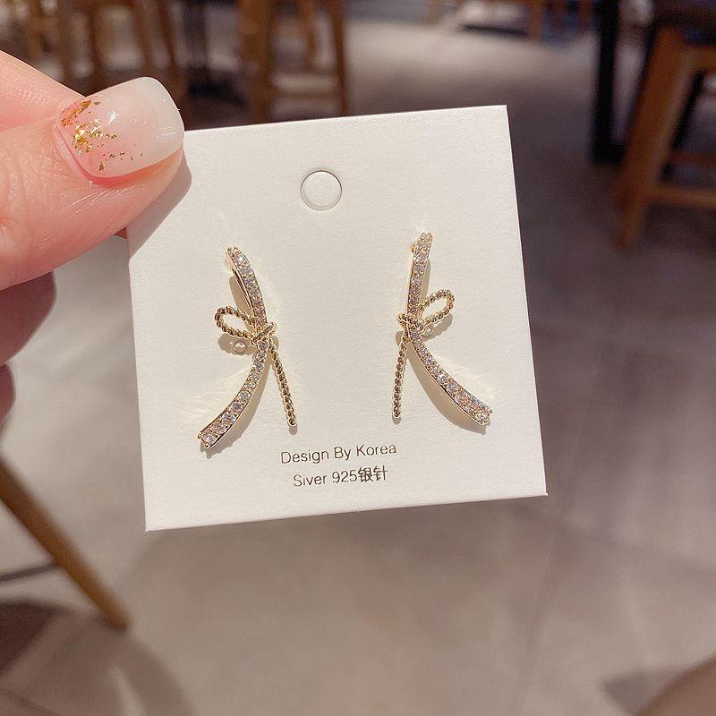 Korean Style Trendy Bowknot Earrings for Women Gold Color Cubic Zirconia Stud Earrings Party Jewelry
Korean Style Trendy Bowknot Earrings for Women Gold Color Cubic Zirconia Stud Earrings Party Jewelry