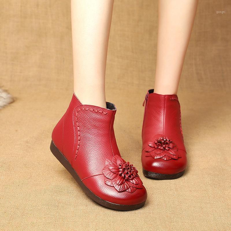 Winter 2020 new plush warm leather mother cotton shoes national style flat heel soft soled flower short boots for the elderl1, Gules
Winter 2020 new plush warm leather mother cotton shoes national style flat heel soft soled flower short boots for the elderl1, Gules