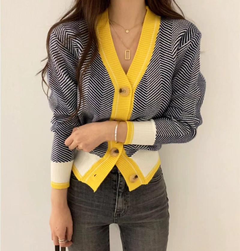 Women Knitted Cardigans New Fashion Autumn V-neck Single Breasted Short Herringbone Pattern Cardigans Women Loose Casual Sweater, Black
Women Knitted Cardigans New Fashion Autumn V-neck Single Breasted Short Herringbone Pattern Cardigans Women Loose Casual Sweater, Black