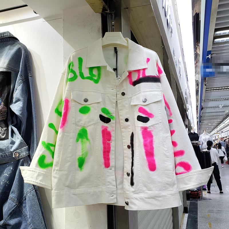 Fashion Graffiti Appliques Hip Hop Jeans Jacket Women Spring Autumn Washing Material Denim Jackets Unisex Casual Streetwear, White 
Fashion Graffiti Appliques Hip Hop Jeans Jacket Women Spring Autumn Washing Material Denim Jackets Unisex Casual Streetwear, White