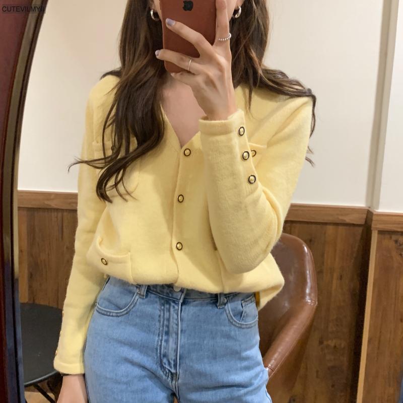 New Retro Women Chic Knitted Casual V-Neck Loose Solid Autumn Winter Leisure Feminine Tops Soft Sweet Short Sweaters Cardigans, White
New Retro Women Chic Knitted Casual V-Neck Loose Solid Autumn Winter Leisure Feminine Tops Soft Sweet Short Sweaters Cardigans, White