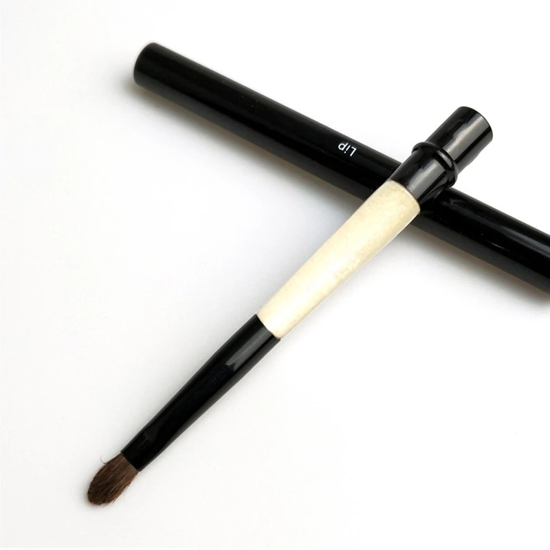 BB RETRACTABLE LIP BRUSH - Makeup Brushes Soft Pony Hair Precise Flawless Lining Cosmetics Tools Brocha de maquillaje