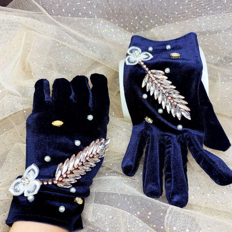 Women's elegant diamonds leaf beaded velvet glove female spring autumn party driving glove R28031
Women's elegant diamonds leaf beaded velvet glove female spring autumn party driving glove R28031