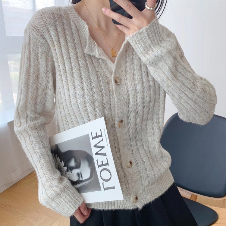 Mohair 2021 New Cardigan Women's Nightgown New Style Thin Stripe Around Neck Vintage Sweater Igq6 VCGV, Khaki.
Mohair 2021 New Cardigan Women's Nightgown New Style Thin Stripe Around Neck Vintage Sweater Igq6 VCGV, Khaki.