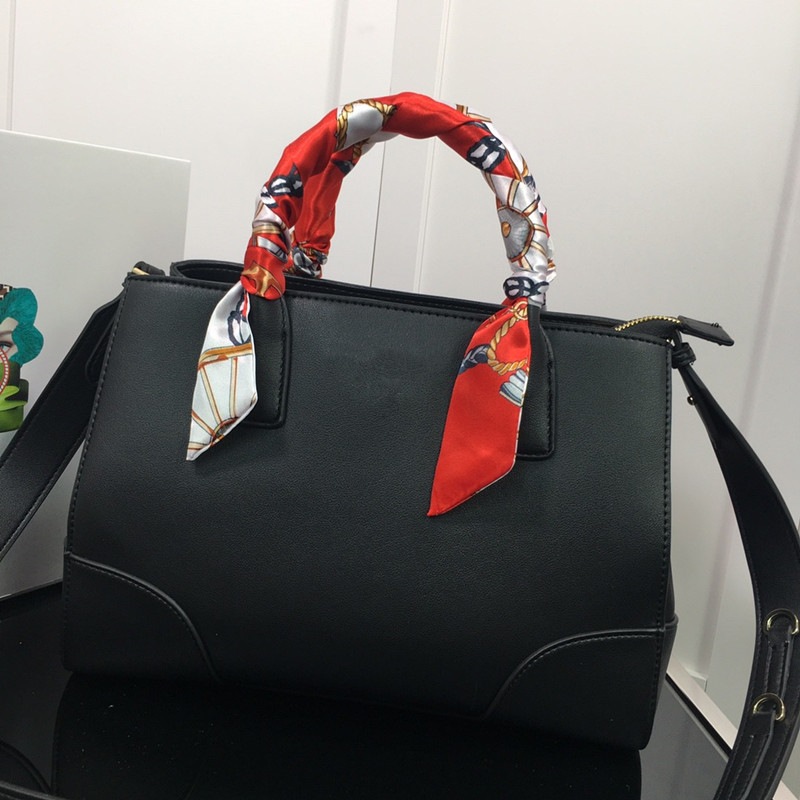 2020 new fashion female bag famous designer design high-quality luxury shoulder bag high-end handbag, Black
2020 new fashion female bag famous designer design high-quality luxury shoulder bag high-end handbag, Black