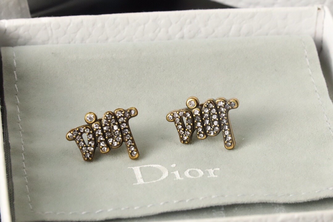 Top Quality Women Designer Studs Luxury Simple Hollow G Letter Full Circle Drill Stainless Steel Earrings Party Wedding Couple Jewelry
Top Quality Women Designer Studs Luxury Simple Hollow G Letter Full Circle Drill Stainless Steel Earrings Party Wedding Couple Jewelry